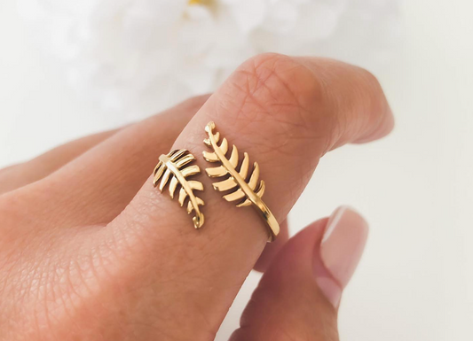 LAUREL LEAF RING